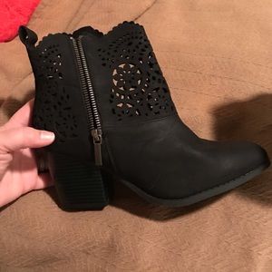 Booties from the avenue 8.5 WIDE